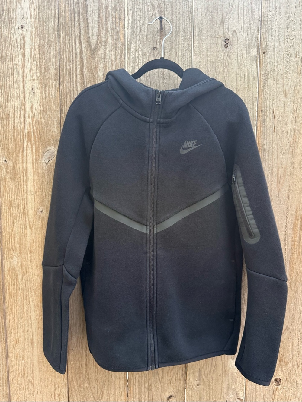 Nike Tech Fleece - Picture 2 of 7